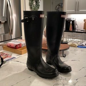 Black matte hunter boots! US 7M/8F